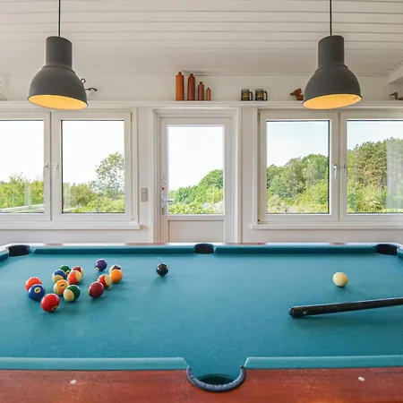 4 Bedroom Amazing In Holiday home *