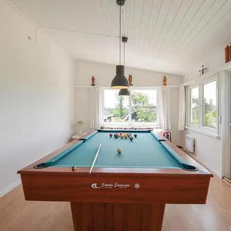 4 Bedroom Amazing In Holiday home