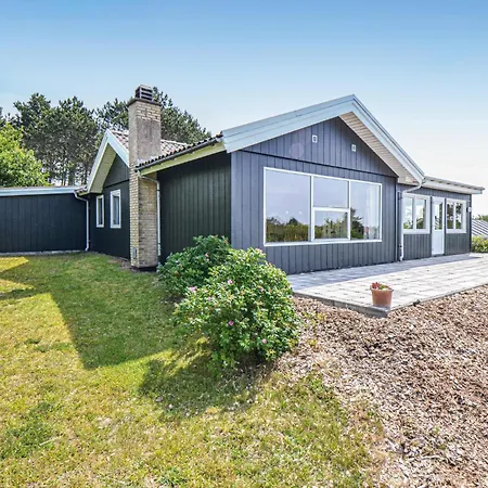 4 Bedroom Amazing In Holiday home *